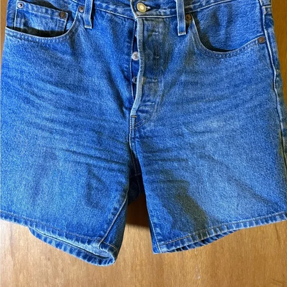 Classic Women’s Levi’s 501 Blue Denim Button Fly Shorts - Picture 5 of 9